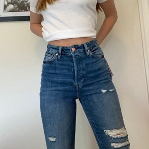 High waisted blue jeans with rips